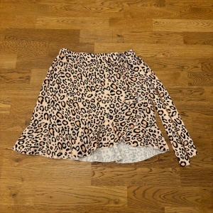 Leopard kjol  - Storlek M