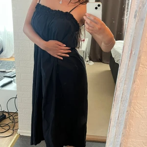 Sommarklänning - Svart maxiklänning fr.157,storlek L/Xl