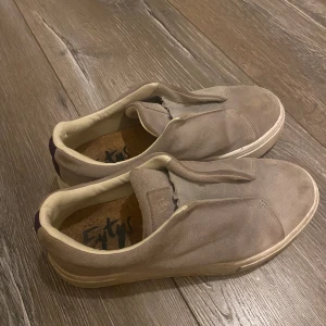 Eytys - Bra skick, normal i storleken, lite fläckar där fram