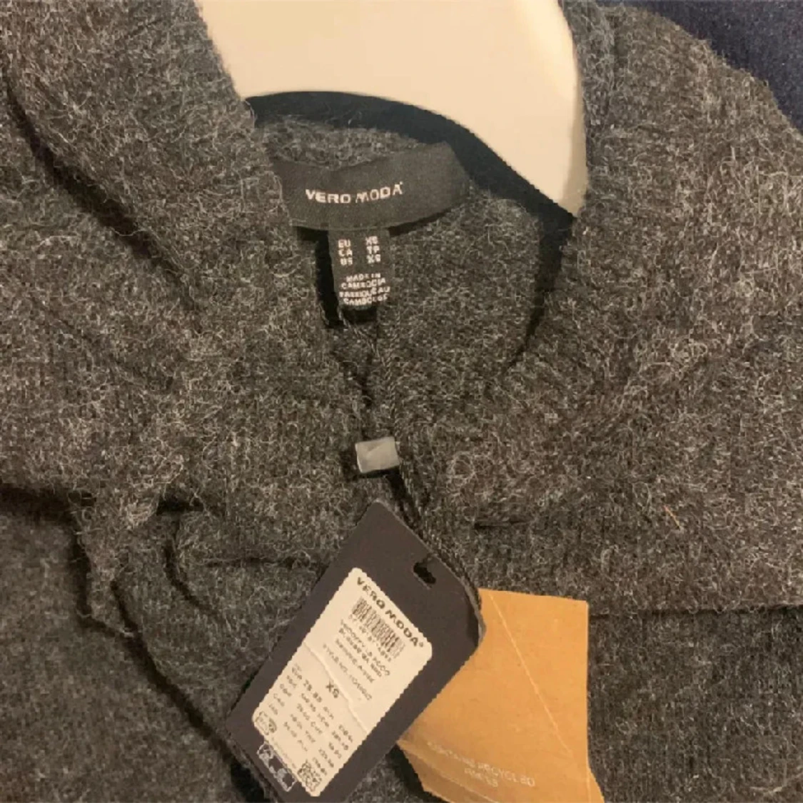 Mörkgrå hoodie från Vero Moda - 91