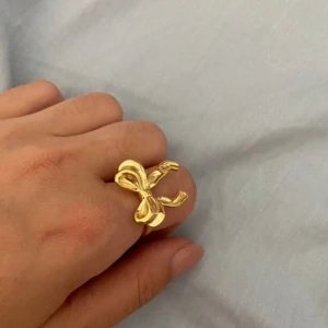 Rosett ring - Superfin rosettring i rostfritt stål! Nyskick! Pris kan diskuteras vid snabb affär❤️