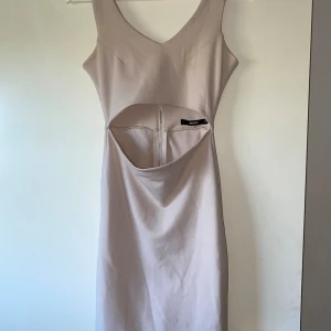 Klänning  - Klänning från bikbok i storlek xs. Kan skicka fler bilder vid intresse.