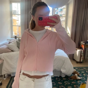 Rosa kofta  - Såå fin kofta med den perkfekta baby rosa !!🥰🥰