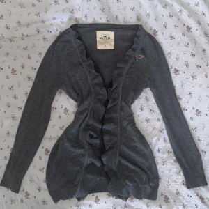 Jättefin cardigan  - Så gullig vintage kofta från hollister, sällsynt och i bra skick, knappt använd💕 Buda gärna