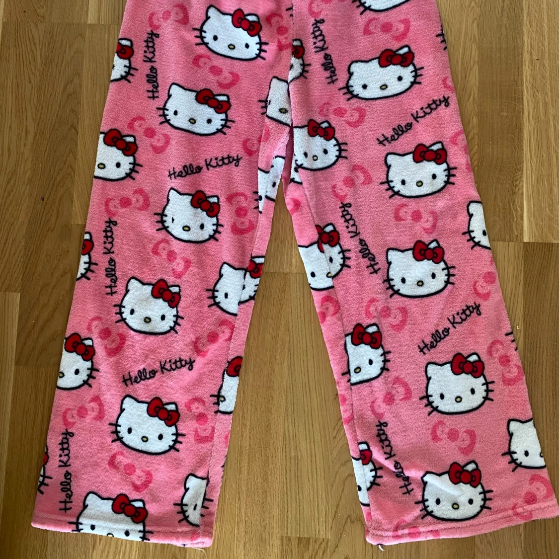Rosa Hello Kitty mjukisbyxor - 90