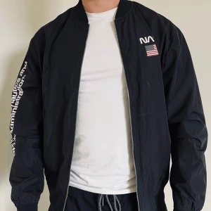 Bomberjacka NASA från Pull & Bear - Fint skick😊