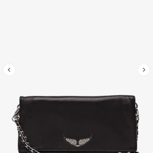 Zadig & Voltaire väska  - Den är i nyskick knappt använd, bilden är lånad och väska. Är ej äkta men ser exakt likadan ut som den riktiga. Hör gärna av dig vid frågor :)