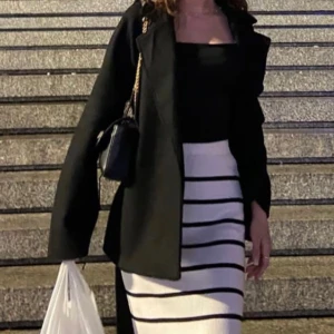 Kappa - Säljer min svarta kappa från gina, i ny skick, använd knappt. I storlek xs men passar även S. Säljer pga av köpte en annan fast lång. 