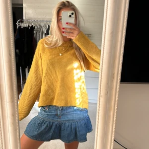 Stickad tröja  - Gul stickad tröja!!💛💛