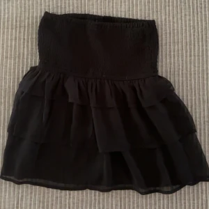 Kjol bik bok💕 - Jätte fin o somrig kjol. Nästan aldrig använd. Tyvärr. Super fint skick. Så säljer pågrund av att den inte kommer till användning. Storlek xs. Säljer för rimligt pris💕