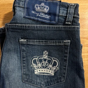 Victoria Beckham jeans - Low waist bootcut. Säljer då dom ej kommer till användning. Använda 3 gånger. Ny skick, ser inte ens använda ut. Pris går att diskutera vid snabb affär.