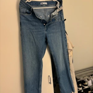 Zara jeans  - Snygga jeans från zara 