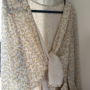 Adoore klänning - Sparsamt använd 