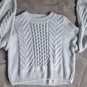 Stickad tröja - Stickad mintgrön tröja. Perfekt inför höstens väder. 