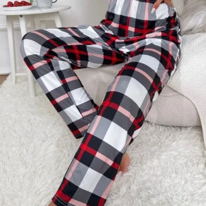 Tunna pyjamasbyxor  - Har använt den två gånger. Är supermjuka och tunna så att de inte är för varma. Är i storlek S men kan även passa M. Köparen står för frakten ❤️