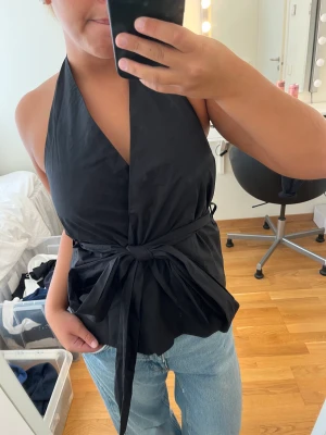 Kostymväst topp - Jättefin kostymväst topp som har prislappen kvar. Den är som sagt aldrig använd! 😍kan gå med på ett billigare pris vid en snabb leverans. Men är som sagt helt ny med prislapp