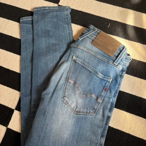 Replay jeans - Replay anbass jeans i snygg tvätt, storlek 29/34  Mycket bra skick