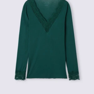 intimissmi tröja - säljer min mörkgröna intimissmi tröja, kan även byta den mot en mörkblå eller en vit?❣️ inga defekter 