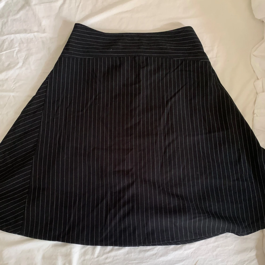 Svart kjol med vita ränder från CPH - 90