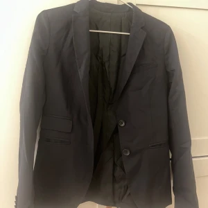 Kavaj från J.Lindeberg - Säljer min kavaj från J.Lindeberg då den inte kommer till andvänding längre