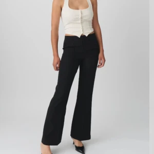 Kostymbyxor  - Säljer dessa svarta kostymbyxor från Gina💗