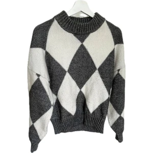 Stickad tröja - Lite nopprig där av priset