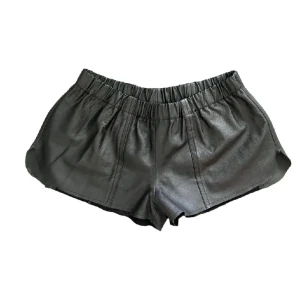 Svarta shorts  - Svarta shorts i skin, köpt på plick men aldrig använt  Pris kan diskuteras:)