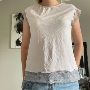 Rosa spetstopp - Jättefin rosa T-shirt med spets 🩷