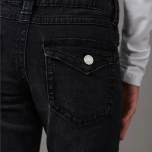 Gina jeans - Jättefina Gina Young jeans i storlek 152 som aldrig kommer till användning 💓 Jeansen har ingen defekt och det är bara att skriva om fler bilder önskas!💞 