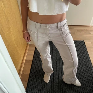 Hm jenas  - Hm jeans som ej säljs på hemsidan längre. Storlek 40 men passar mig som är en 36