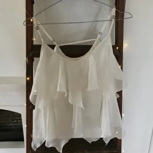 Volang topp - Säljer denna super söta toppen från abercrombie & fitch då den inte har kommit till användning. Köpt här på plick. Köp via köp nu💕