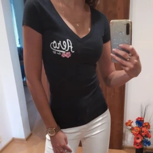 aeropostale topp - *lånad bild/// jätte fin kortärmad topp från aeropostale som är tyvärr för liten för mig (liten i storlek) ❤️ inga defekter och köpt på vinted 