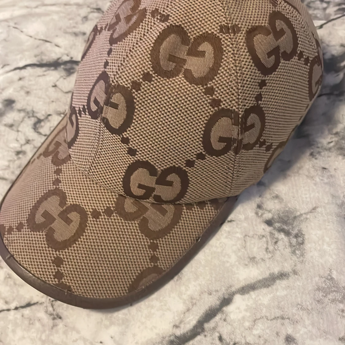 Till salu Gucci keps