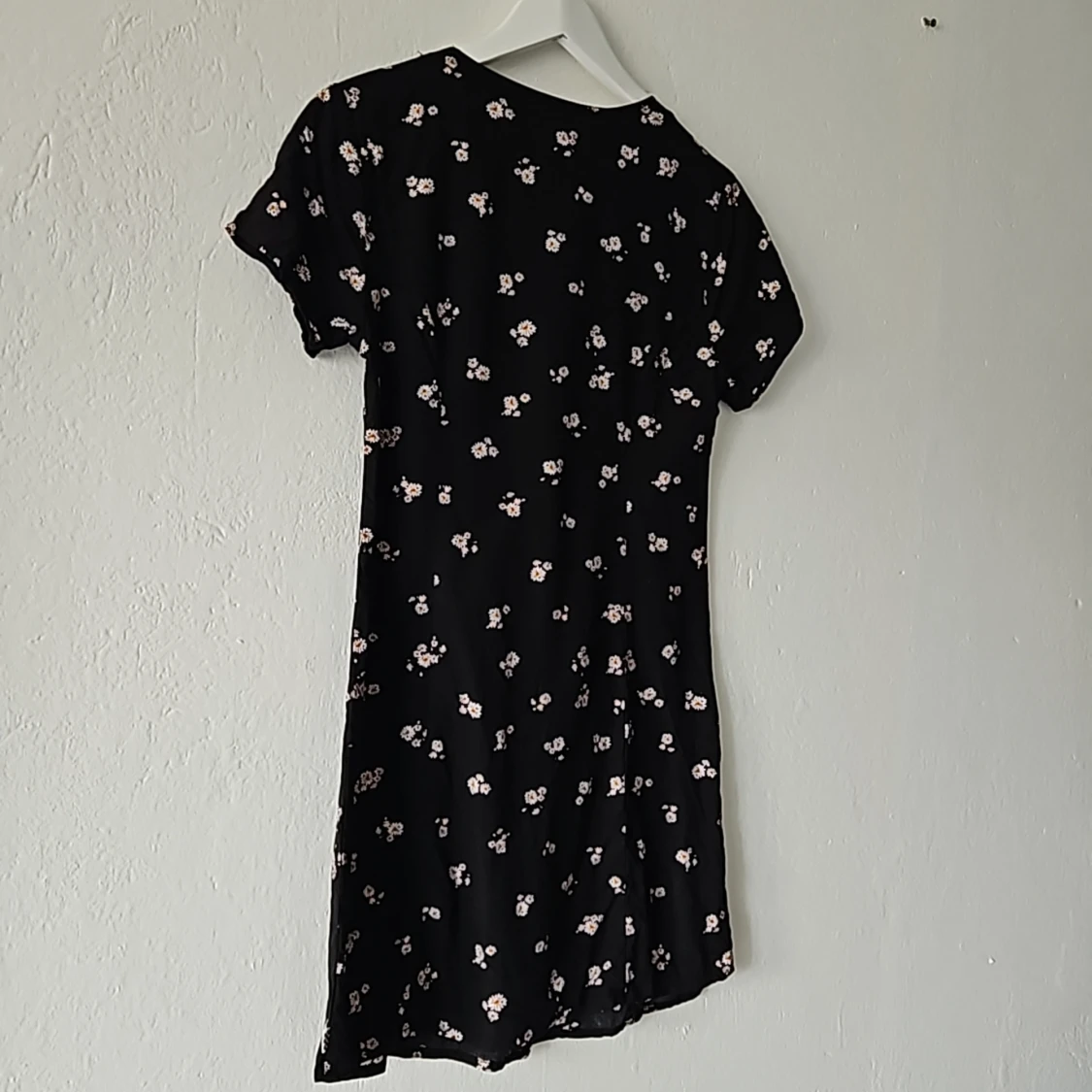 Kortärmad blommig klänning - 90