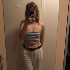 Randig tubtopp - Randig tubtopp i blått och vitt. Inga defekter.