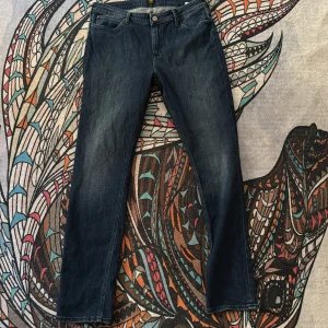 Lee byxor  - Hejsan Jag vill sälja mina lee byxor på grund av att jag har växt ur dom 