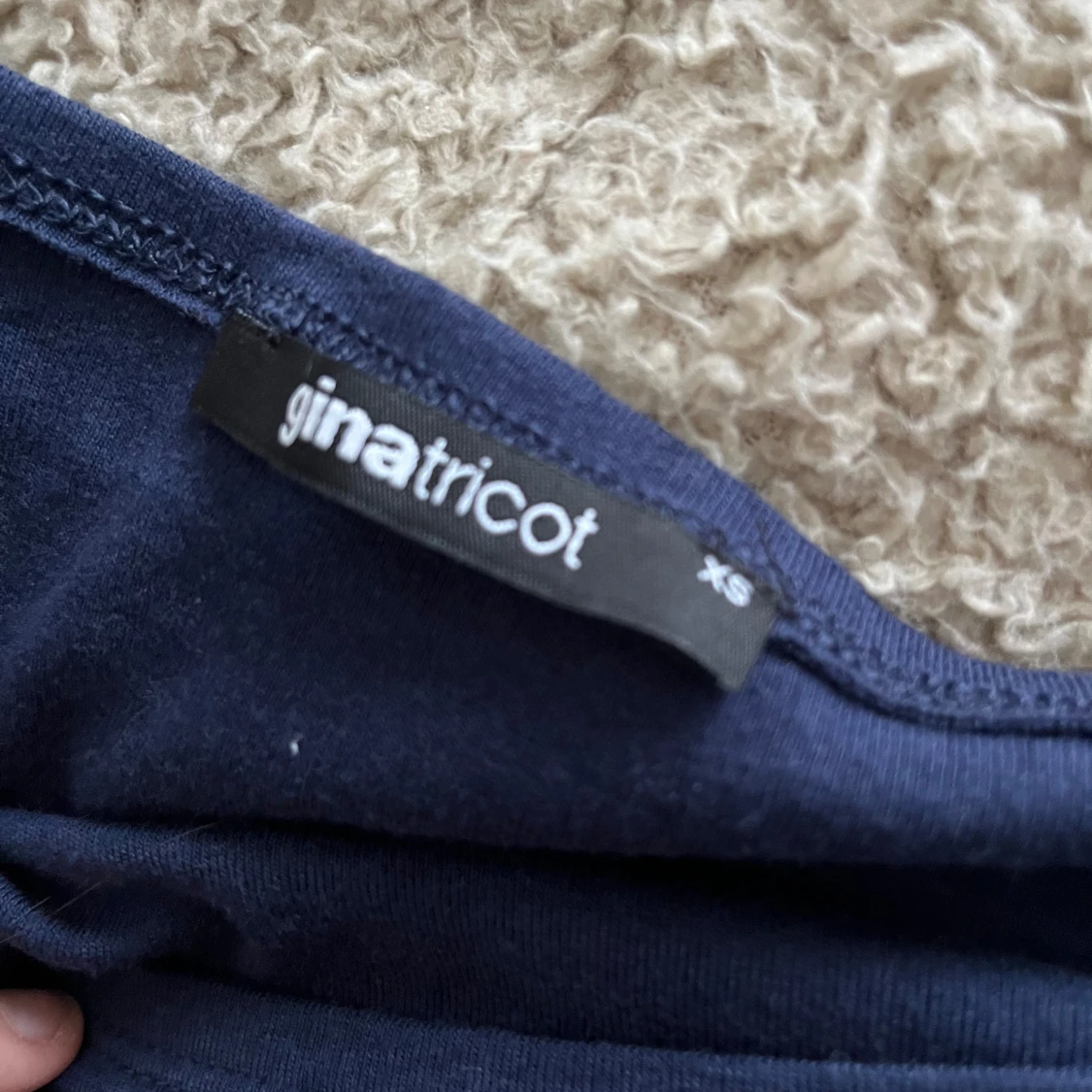  Marinblå långärmad tröja  - 90