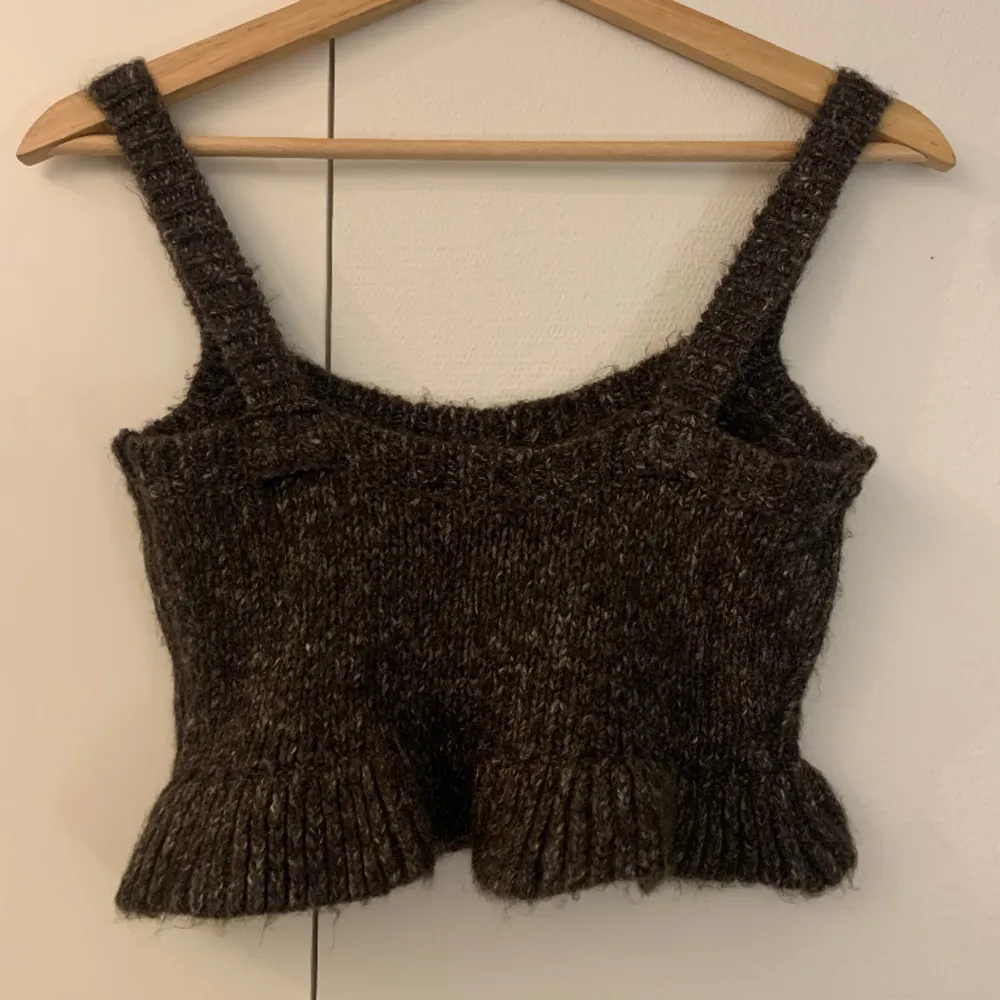Brun knit topp från Zara! Good condition! . Toppar.