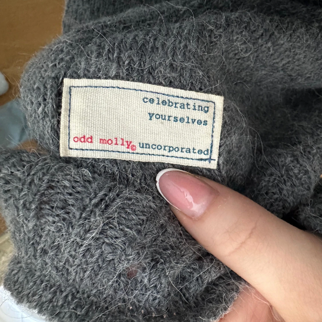 Grå stickad kofta - 91