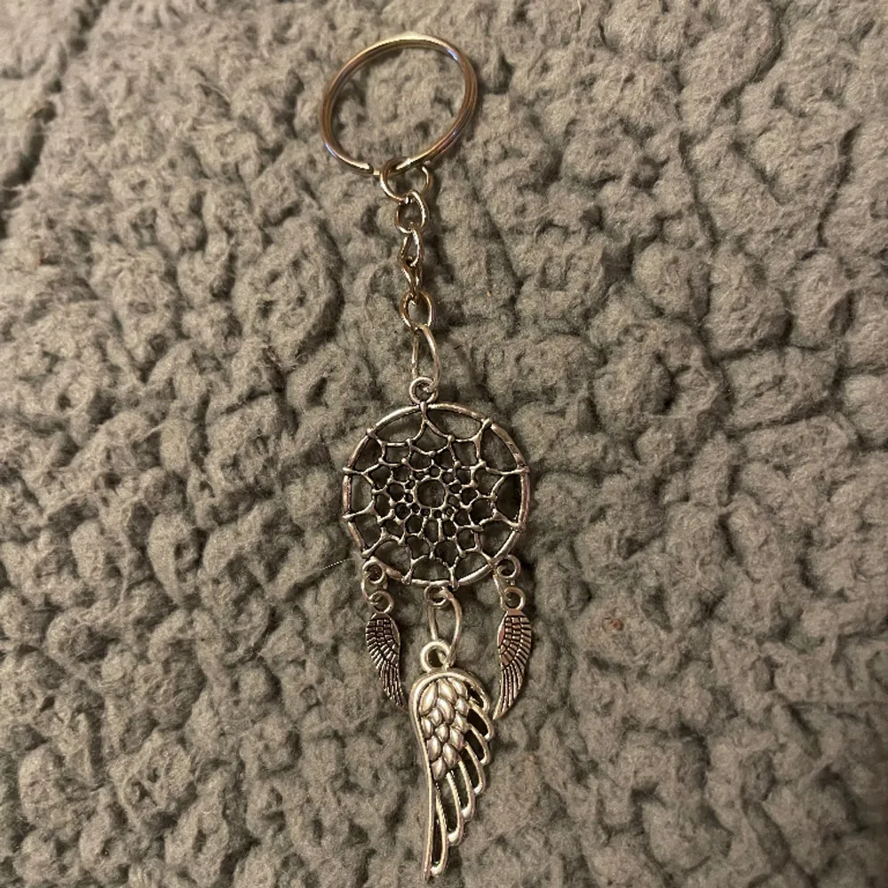Handgjord nyckelring . Accessoarer.