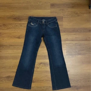 Y2K Vintage Diesel - Lågmidjade Dieseljeans. Köpta second hand, aldrig använda hos mig pga för små. Perfekt skick vad jag bedömt. Galet snygga!