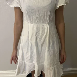 Känning - Vit klänning💞💞