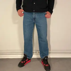 39.Hej! Säljer nu dessa helt nya Levis jeans. Modellen är 188cm Nypris 1399