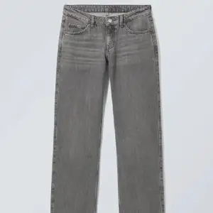 Arrow Low jeans från weekday i fint skick, säljer då de är för stora. Skriv privat för egna bilder❤️