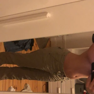 Linnebyxor - Linne byxor med knapp dragkedja och snöre med jätte snygga fickor på baksidan som du kan stänga