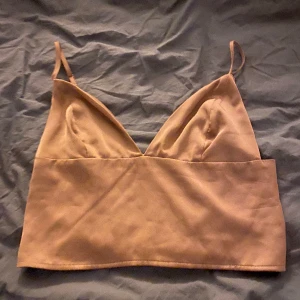 Croptop! - Superfin croptop i champagne färg!