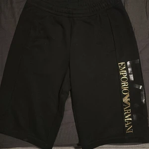 Armani shorts - Pris kan diskuteras.