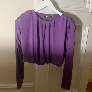 Tunika/ blus - Aldrig använd, prislapp finns fortfarande kvar. Orginalprid 359kr