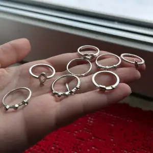 Silverfärgade ringar! Ej äkta silver! 🤍❄️ köp alla tillsammans för 45 kronor! 🩷frakt 15 kronor!