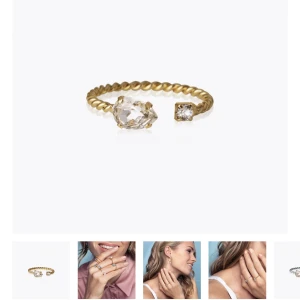 Caroline svedbom ring - En ring från Caroline svedbom (Nani ring/ crystal), slutsåld på hemsidan. Använd en gång. Hör av er för bilder eller frågor och funderingar. 